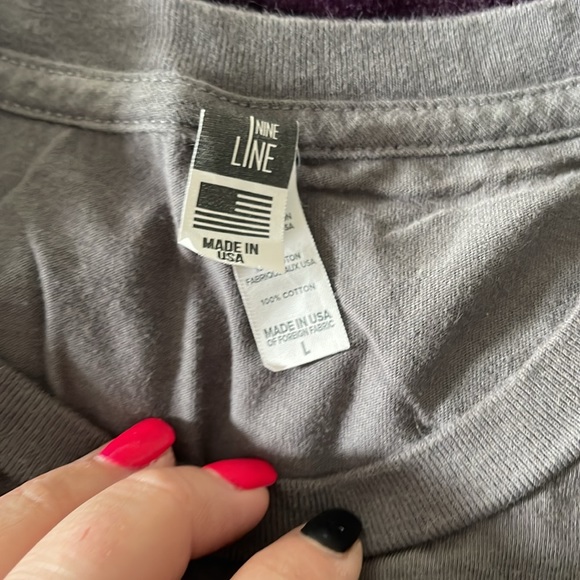 Nine line t-shirt - Picture 3 of 3